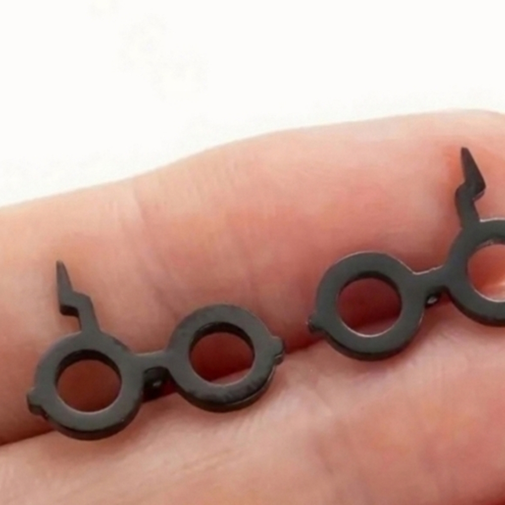 MODCLOTH HARRY POTTER WIZZARD FANGIRL STUD EARRINGS - Picture 2 of 4